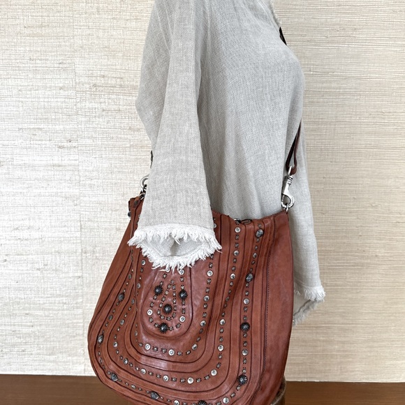 Campomaggi “Catullo Laser Drop Bag” in studded cognac leather. New with tags! - Picture 10 of 11